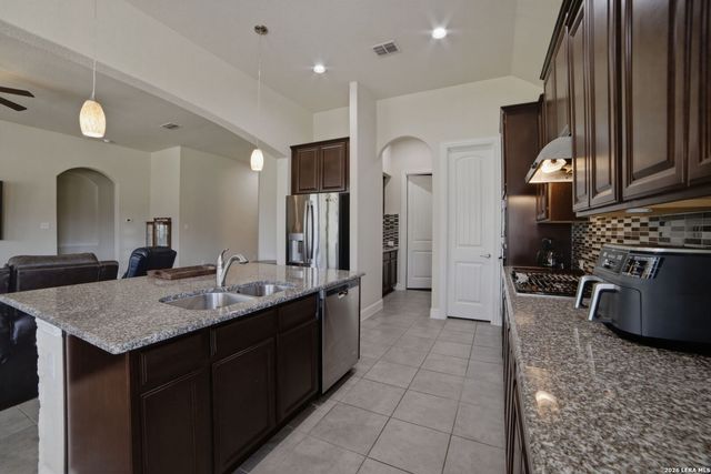 2803 Trailmont Dr, San Antonio, TX 78253
