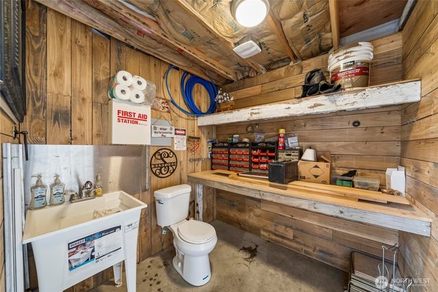 1827 Collins Road, Enumclaw, WA 98321