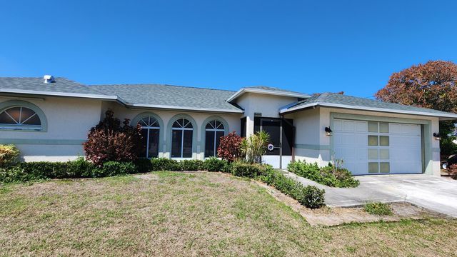 8403 SE Pettway Street, Hobe Sound, FL 33455