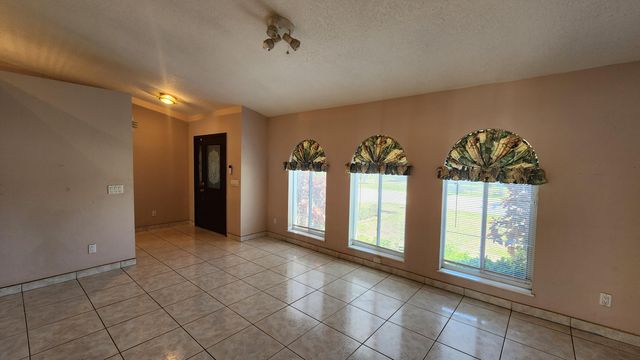 8403 SE Pettway Street, Hobe Sound, FL 33455