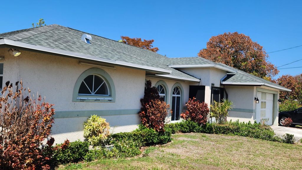 8403 SE Pettway Street, Hobe Sound, FL 33455