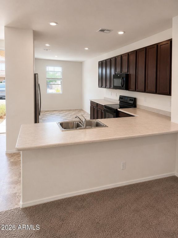 12552 W MIDWAY Avenue, Glendale, AZ 85307