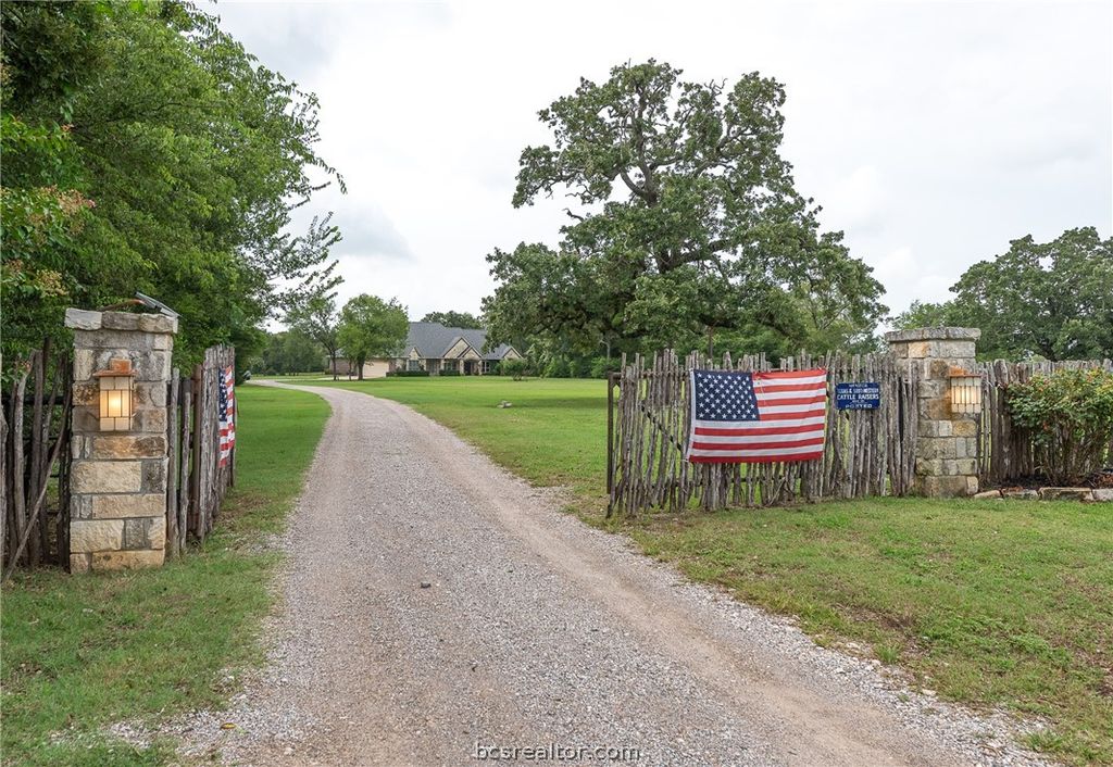 9250 Harris Lane, Bryan, TX 77808 — photo 2