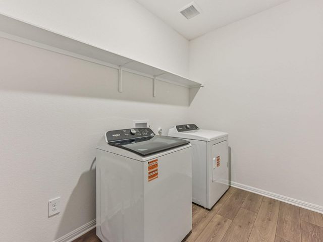 260 Red Tail Hawk LN, Cedar Creek, TX 78612