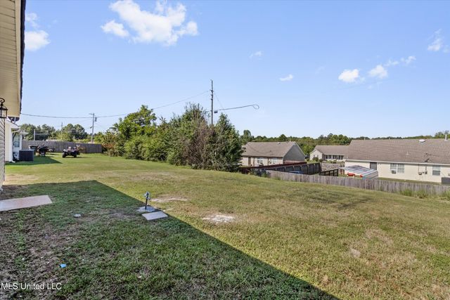 814 W Ridge Cove, Holly Springs, MS 38635