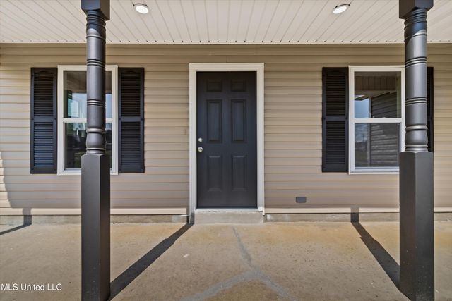 814 W Ridge Cove, Holly Springs, MS 38635