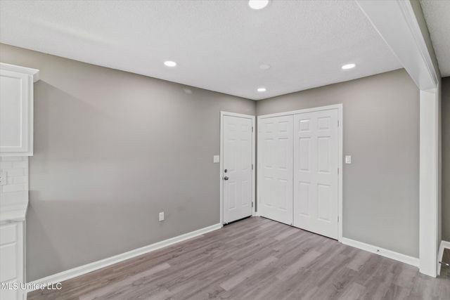 814 W Ridge Cove, Holly Springs, MS 38635