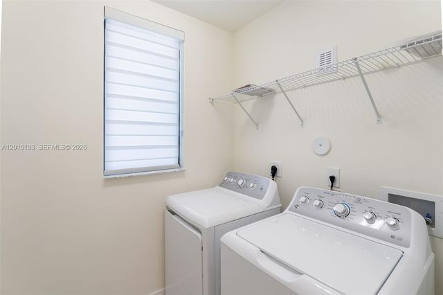 8336 Central Park Blvd, Doral, FL 33166