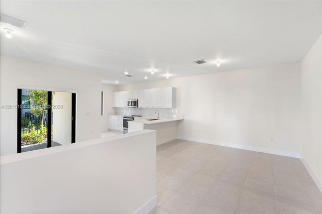 8336 Central Park Blvd, Doral, FL 33166