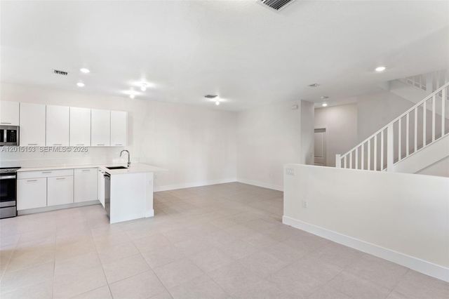 8336 Central Park Blvd, Doral, FL 33166