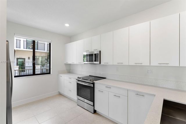 8336 Central Park Blvd, Doral, FL 33166
