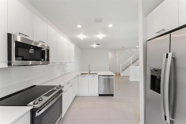 8336 Central Park Blvd, Doral, FL 33166