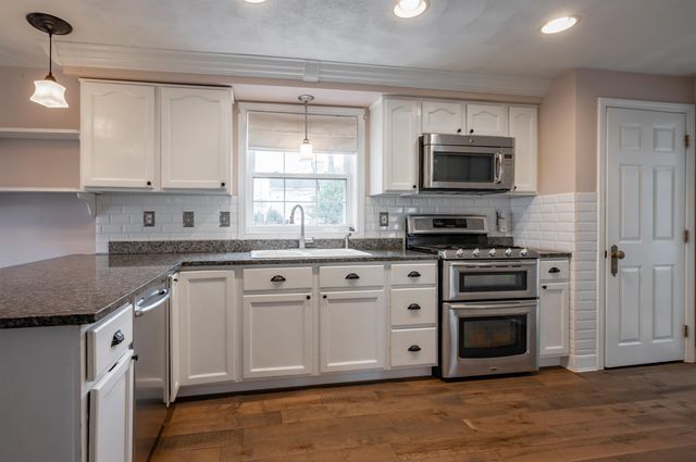 27 Red Squirrel Lane, Chester, NH 03036