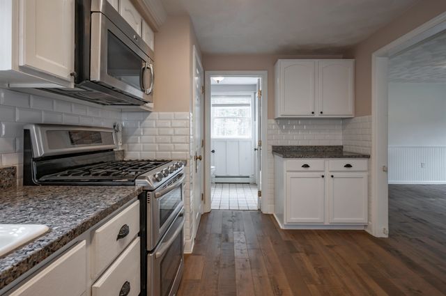 27 Red Squirrel Lane, Chester, NH 03036