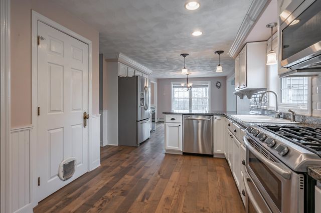 27 Red Squirrel Lane, Chester, NH 03036