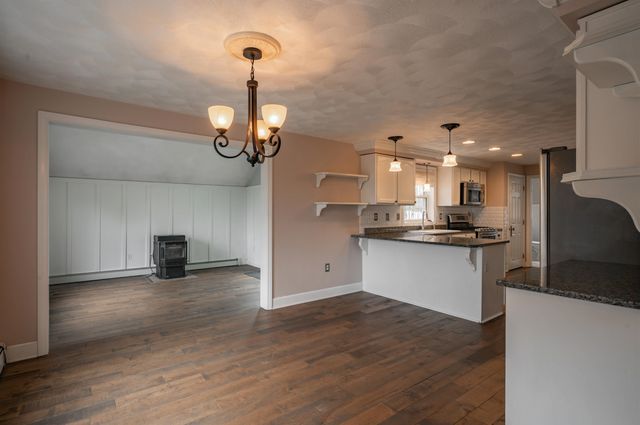 27 Red Squirrel Lane, Chester, NH 03036