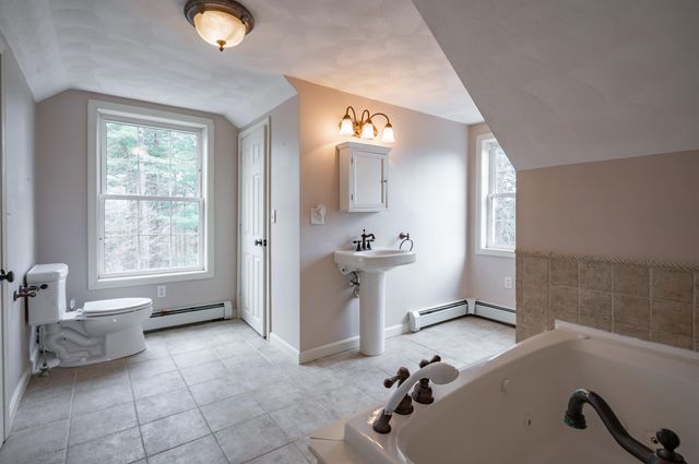 27 Red Squirrel Lane, Chester, NH 03036