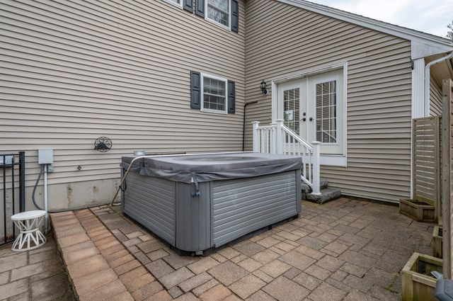 27 Red Squirrel Lane, Chester, NH 03036