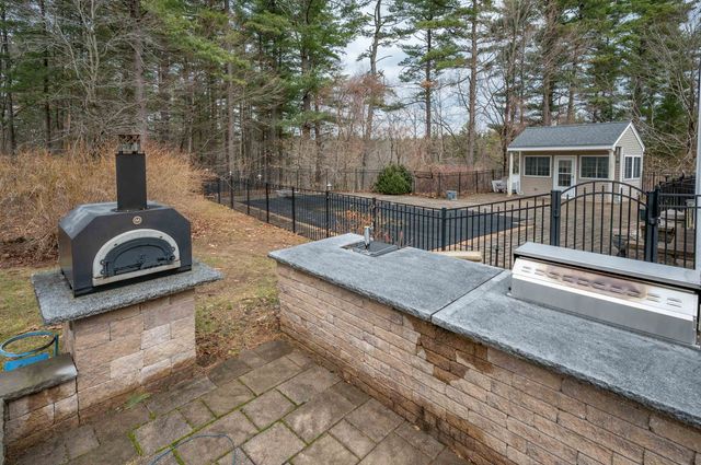 27 Red Squirrel Lane, Chester, NH 03036