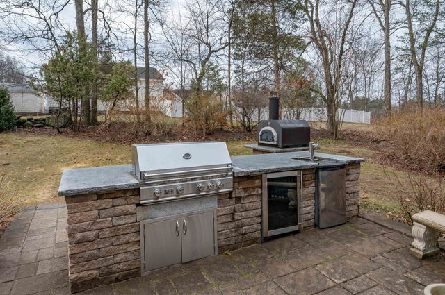 27 Red Squirrel Lane, Chester, NH 03036