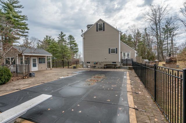 27 Red Squirrel Lane, Chester, NH 03036