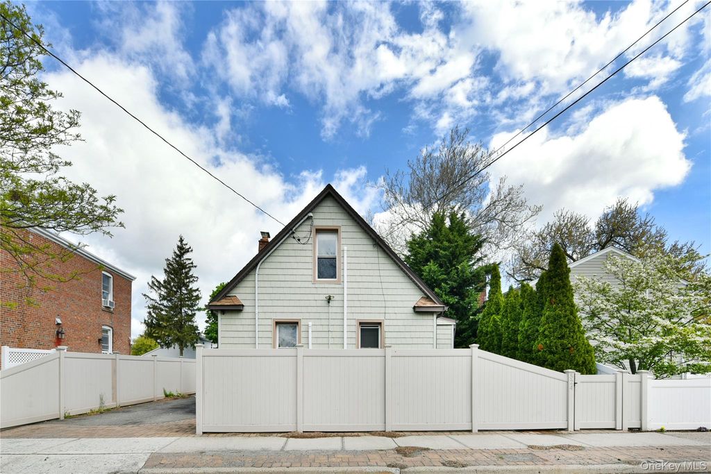 524 Central Avenue, Bethpage, NY 11714