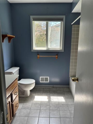 268 Jonathon Drive, Almont, MI 48003