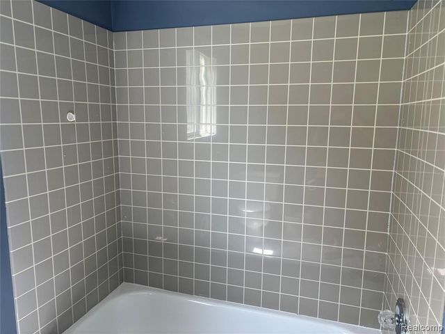 268 Jonathon Drive, Almont, MI 48003