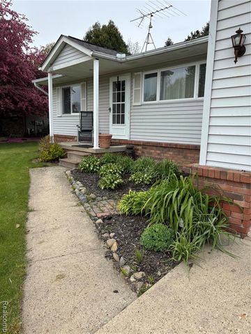 268 Jonathon Drive, Almont, MI 48003