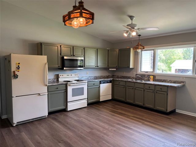 268 Jonathon Drive, Almont, MI 48003