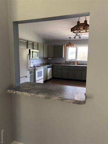 268 Jonathon Drive, Almont, MI 48003