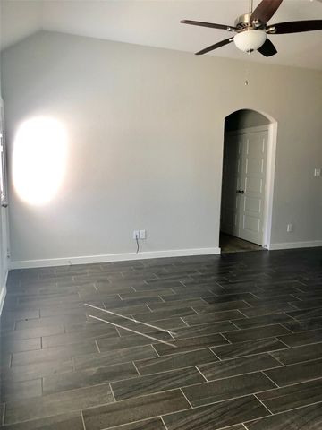 1048 W Sierra Vista Court, Midlothian, TX 76065