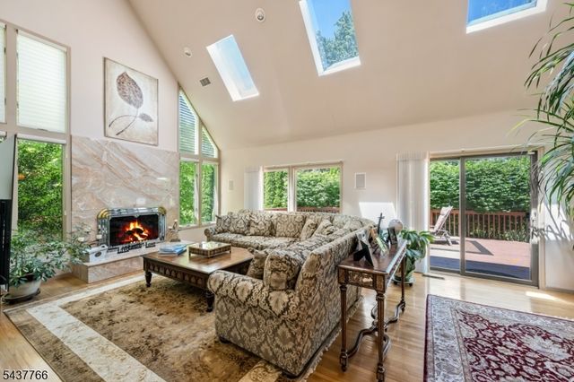 59 Deerfield Ln, Upper Saddle River Boro, NJ 07458