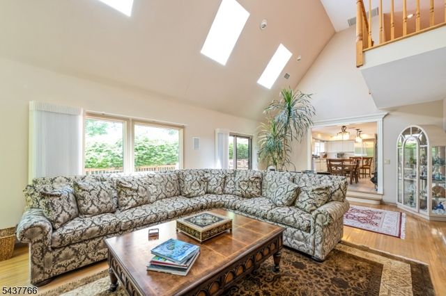 59 Deerfield Ln, Upper Saddle River Boro, NJ 07458