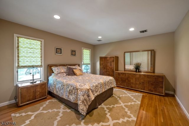 59 Deerfield Ln, Upper Saddle River Boro, NJ 07458