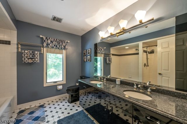 59 Deerfield Ln, Upper Saddle River Boro, NJ 07458