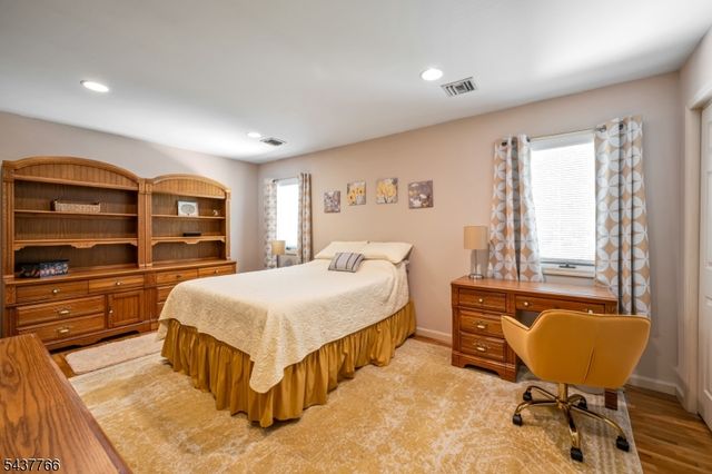 59 Deerfield Ln, Upper Saddle River Boro, NJ 07458