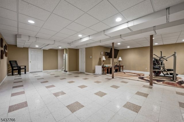 59 Deerfield Ln, Upper Saddle River Boro, NJ 07458