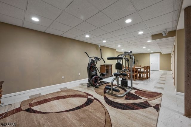 59 Deerfield Ln, Upper Saddle River Boro, NJ 07458