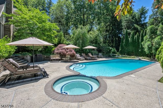 59 Deerfield Ln, Upper Saddle River Boro, NJ 07458