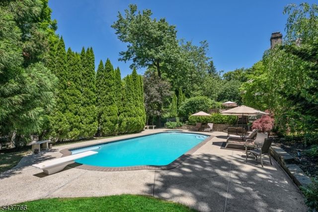 59 Deerfield Ln, Upper Saddle River Boro, NJ 07458