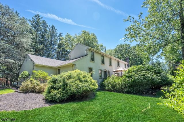 59 Deerfield Ln, Upper Saddle River Boro, NJ 07458