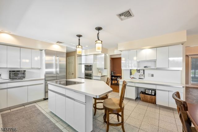 59 Deerfield Ln, Upper Saddle River Boro, NJ 07458