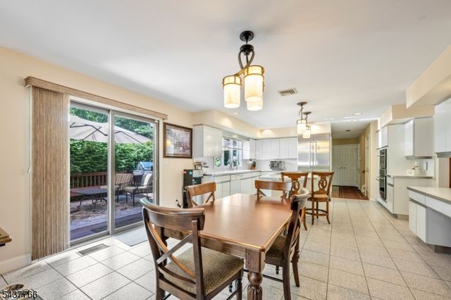 59 Deerfield Ln, Upper Saddle River Boro, NJ 07458