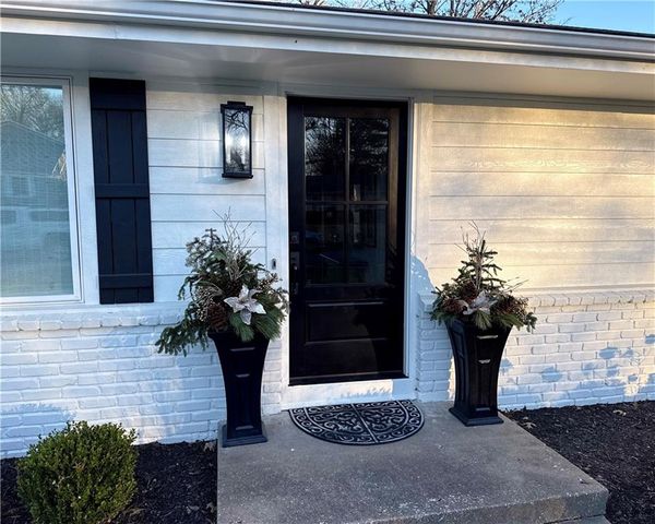 9737 Mohawk Drive, Overland Park, KS 66206