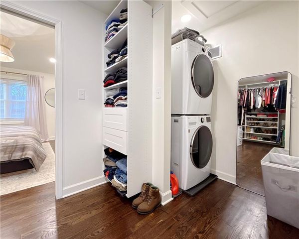 9737 Mohawk Drive, Overland Park, KS 66206