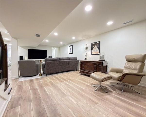 9737 Mohawk Drive, Overland Park, KS 66206