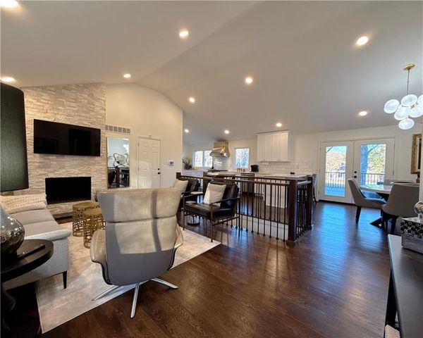 9737 Mohawk Drive, Overland Park, KS 66206