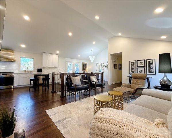 9737 Mohawk Drive, Overland Park, KS 66206