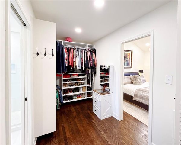 9737 Mohawk Drive, Overland Park, KS 66206